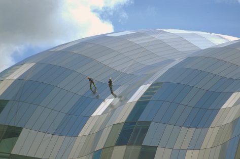 Window Washing Large Glass Building